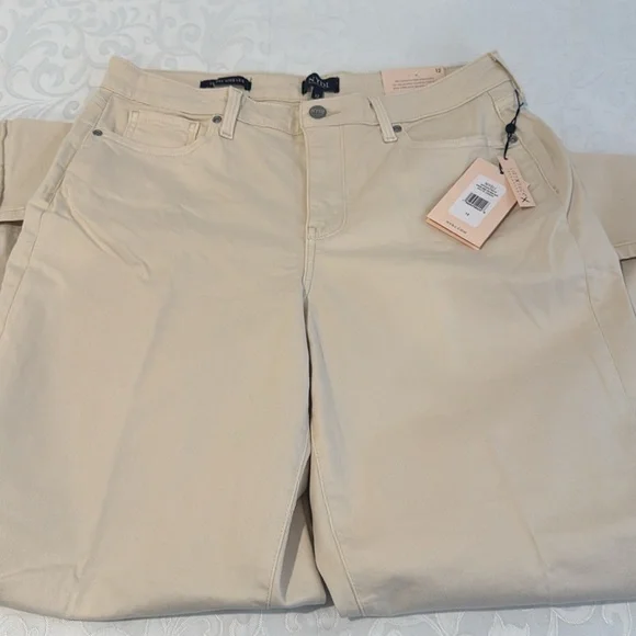 NYDJ Wide Leg Jeans. Ladies Size 12 - Picture 7 of 16